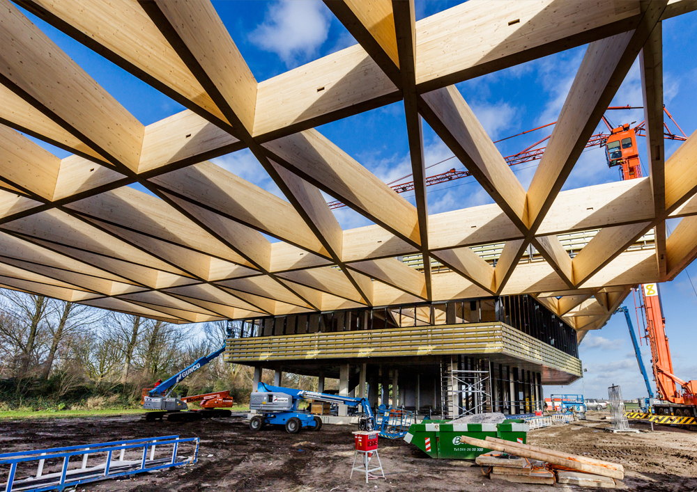 29 01 2016 Entrance hall for Keukenhof spring gardens tops out